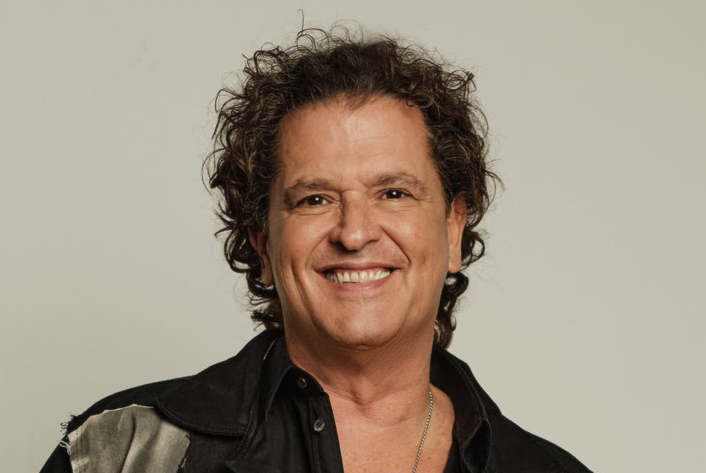 Carlos Vives abeslaria.